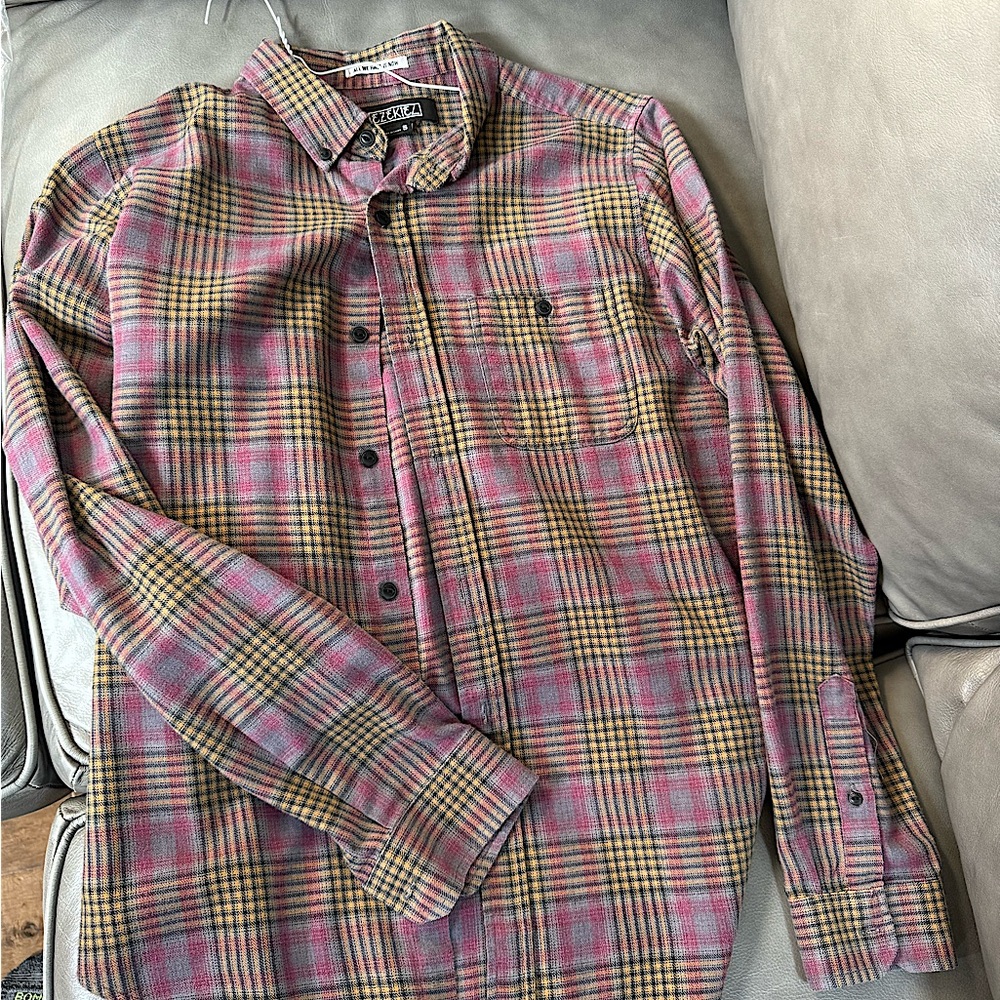 Ezekiel mens button down shirt, size small
